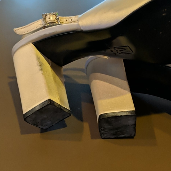 DONATED -Bruno Magli Satin Cream/Black Slingback Heels, Classic, Preppy, Italian - Picture 5 of 7